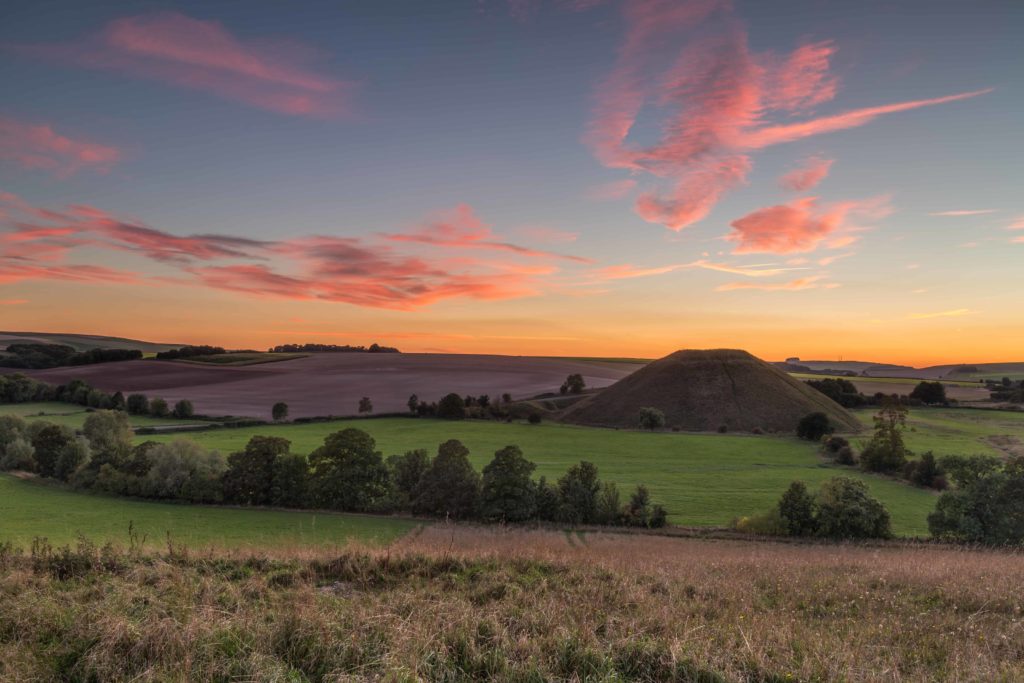 bronze age barrow at stonehenge