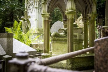 unusual graves in london