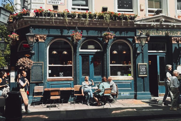 historical and traditional london pubs