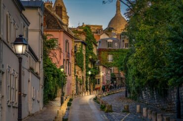 montmartre street by night