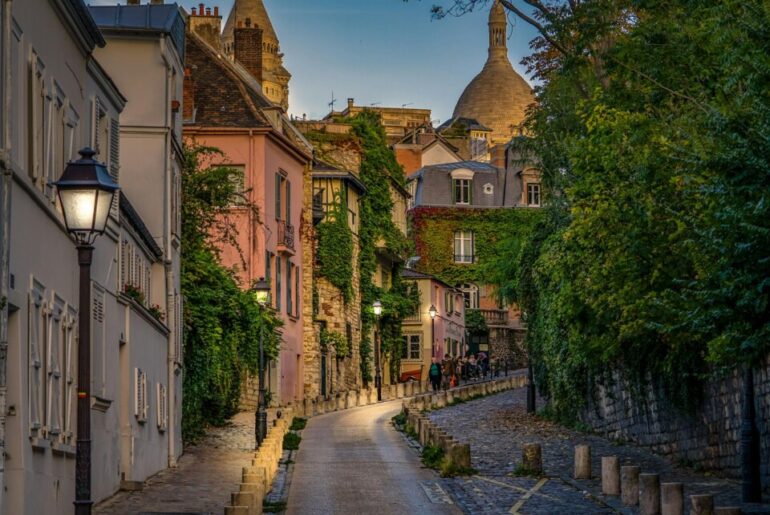 montmartre street by night