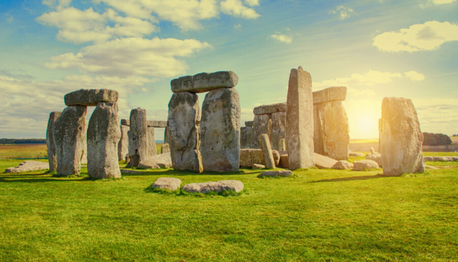How to visit Stonehenge from London (without a car!)